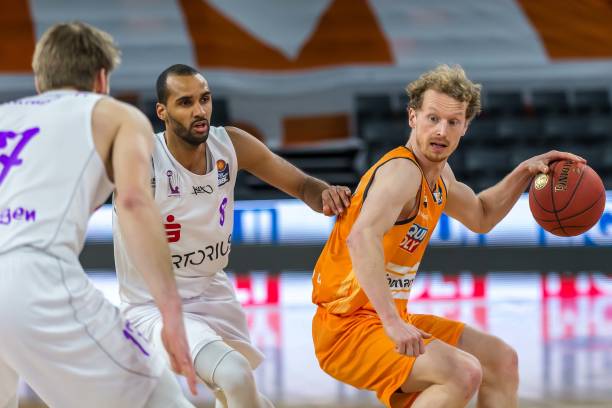 之间形成了 之间形成了